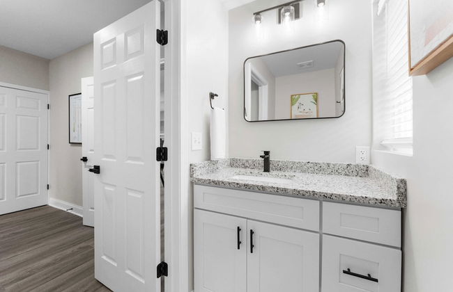 Fireside Fun by Avantstay Sleeps 18 Waterfront + Pool - Foto 41