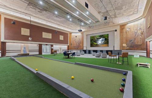 2BR Downtown Gem with Arcade games! - Sleeps 7 - Near Convention Center - Stadium - Photo 37