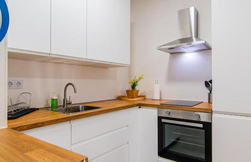 Flexible SelfCheckIns 110 - Zagreb - Private Parking - Loggia - Foto 5