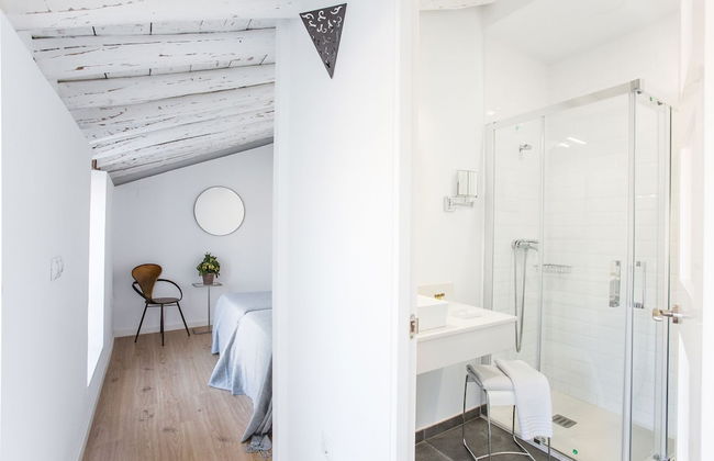 Apartamentos Los Patios de la Judería - Photo 19