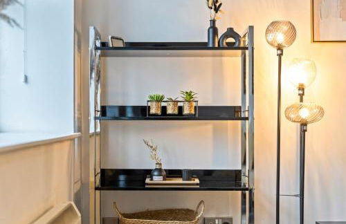 Luxury 1-Bed Apartment in JQ, Sleeps 3, Parking & Netflix, Ideal for contractors - Foto 6