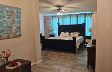 Huge 3k SQ FT Waterfront Home - Photo 10