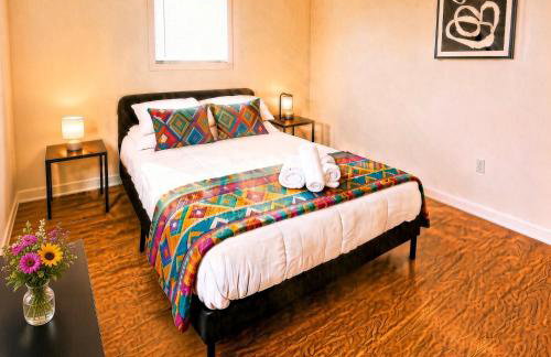 5BR Accessible Valley & Lake View Home Near Cornell - Sleeps 10 - Foto 49