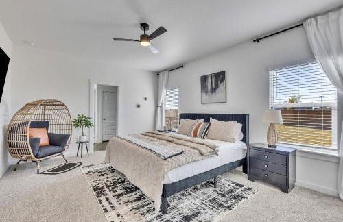 Stylish 4BR Family Home with Game Room and Backyard - Foto 38