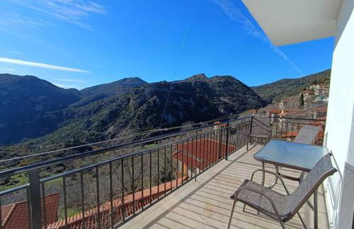 Νύμφη Ηχώ, Θέα στα βουνά κάτω από το Ρολόι - Foto 3