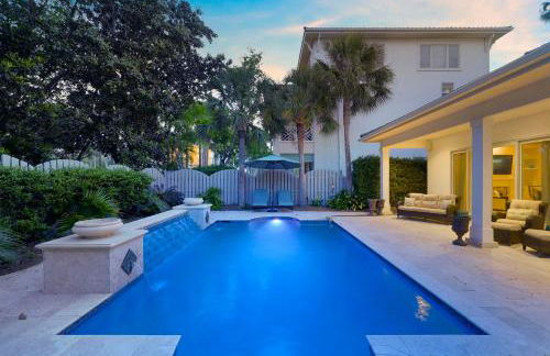 Tropical Dreams by the Sea - Vacation Home with Private Pool & Close Proximity to Beach - Foto 32