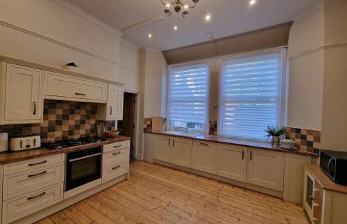 Ashton Mansion, Sleeps 20, Free Parking - Foto 21