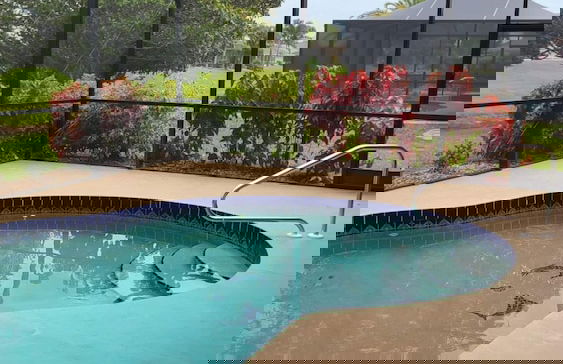 Broadmoor House 3BR 2BA w Heated Pool Sleeps 6 - Foto 16