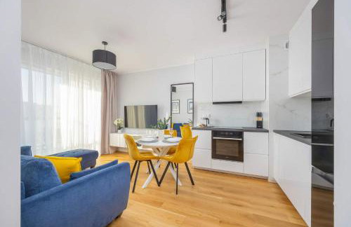 Elegant Apartment in Warsaw with Parking and Desk for Remote Work by Noclegi Renters - Foto 11