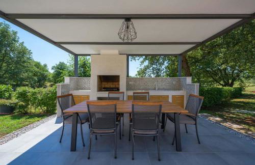 Villa Eufemia near Poreč with large garden and outdoor playground for kids - Foto 7