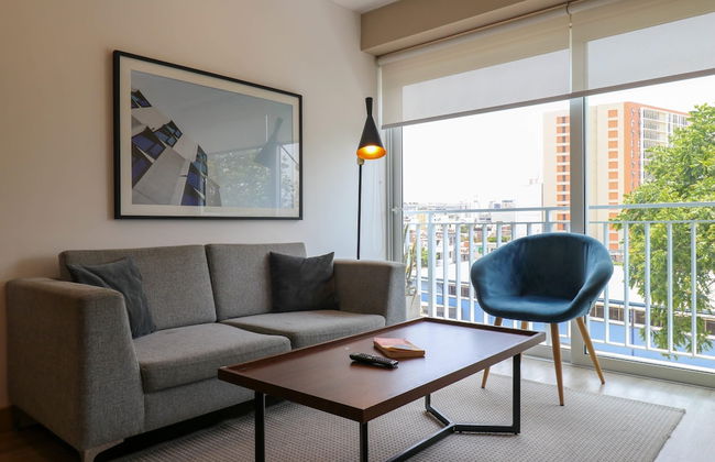 w Elegant 2BR in Barranco - Photo 2