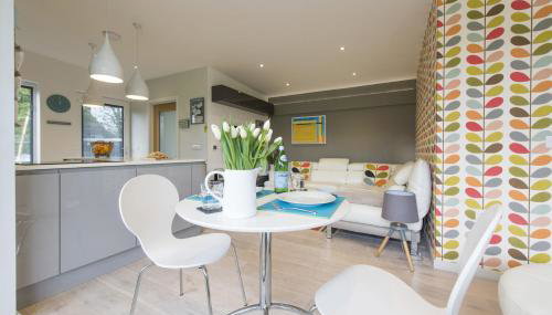 Two Bare Feet - Photo 4