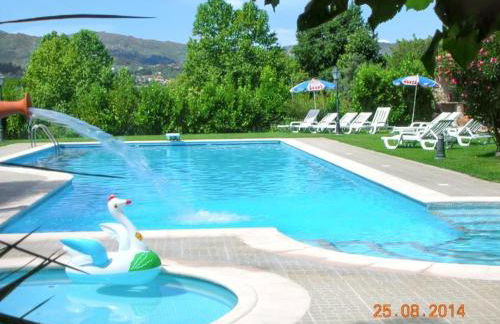 Comfortable house with mountain view and shared pool - Foto 1