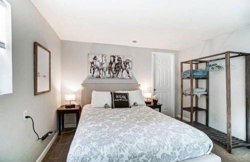 Updated 3bd Cottage on Bike Trail w/ River access! - Foto 38