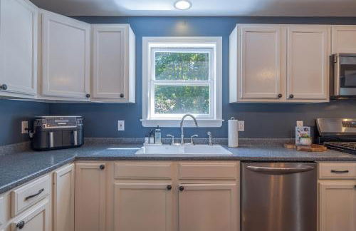 4BR Retreat, 16mi to Acadia NP, with Game Room - Foto 42