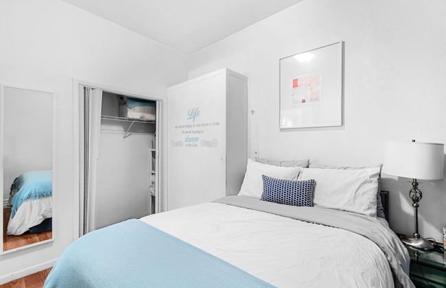 Perfectly Located near Restaurants, Shops, & Sites - Foto 2