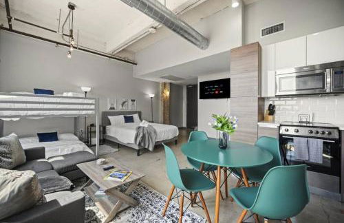 Stunning Downtown Apartment with Pool, Laundry, Parking - Foto 10