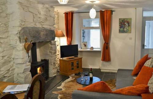 Cosy terrace cottage built into the mountain side. - Foto 15