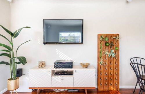 Charming Mid-Century Craftsman, Hot Tub with Serene Yard - Foto 34