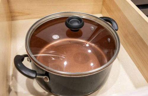 Cozy DT Bellevue Apt | Fast Wi-Fi & Free Parking - Foto 27