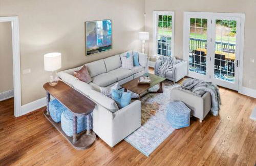 Lush Palace Has Power and Water, MTR Options - Foto 27