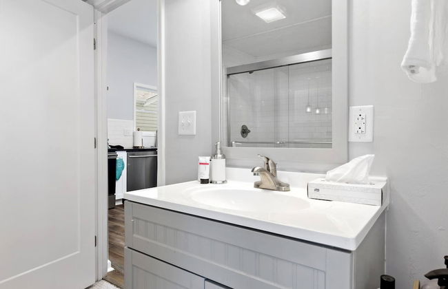 Recently Renovated Chic Durham Farmhouse - Foto 17