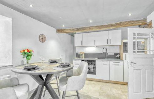 1 Bedroom Lovely Apartment In Irrhausen - Foto 6