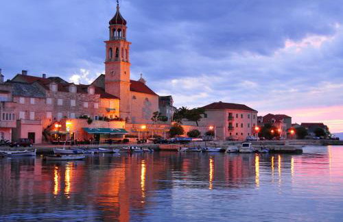 Great outdoor living steps away from the beach - Photo 3