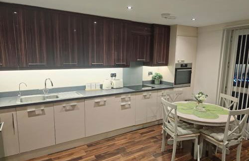 Spacious 2-bedroom Flat, Edgware London - Foto 4