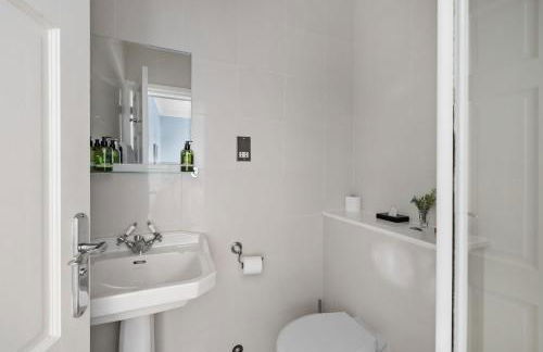 1 The Old Signal House, Penlee Point - Amazing views - Woodburner - Wi-Fi - Photo 4