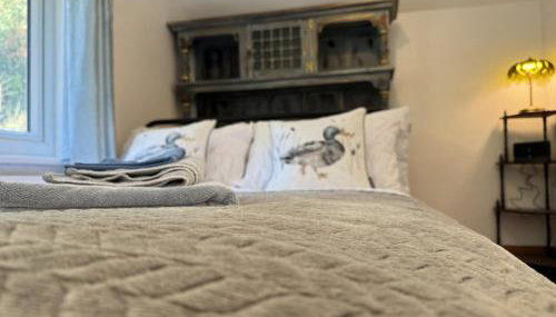 Caterham 3 Bed House, Free on street Parking - Foto 2