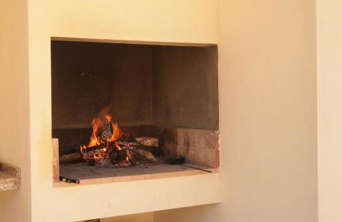 La casica de madera con Jacuzzi exterior y barbacoa - Foto 43