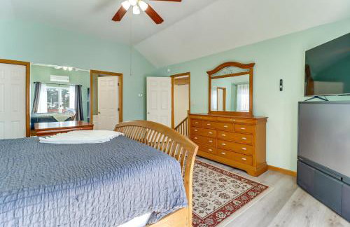 Private Hot Tub Lakefront Poconos Home! - Foto 14