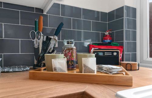 Whitehill - 3-Bed Home from Home, Sleeps 7, Great for Groups & Workers, FREE Parking & Netflix - Hosted by Stay Host Save - Photo 32