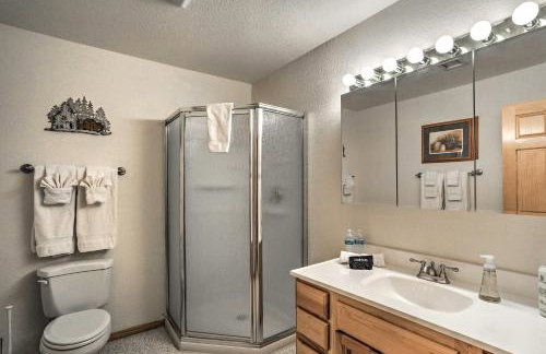 Bayfield Cabin with Wraparound Deck and Fire Pit - Foto 21