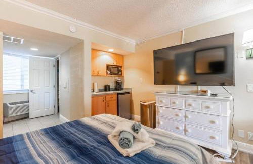 Steps from the Beach, Pool Access - Foto 2