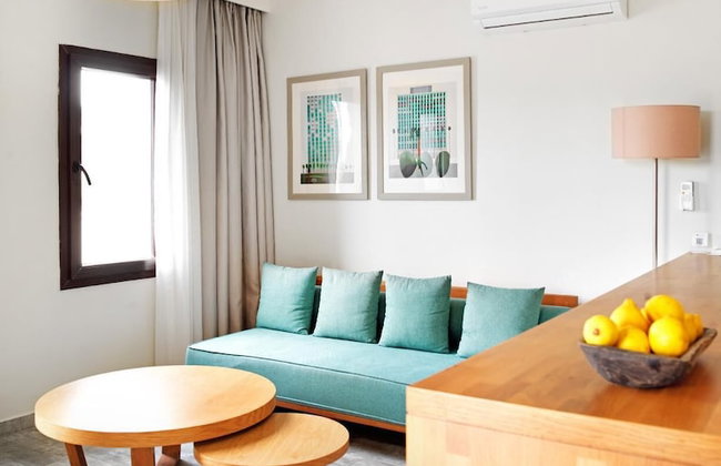 Dorman Suites Hotel - Photo 71