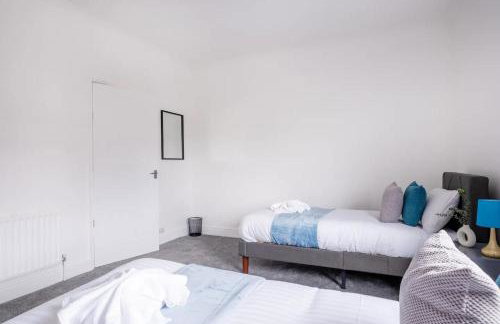 Recently renovated stylish home parking - Pass the Keys - Photo 27