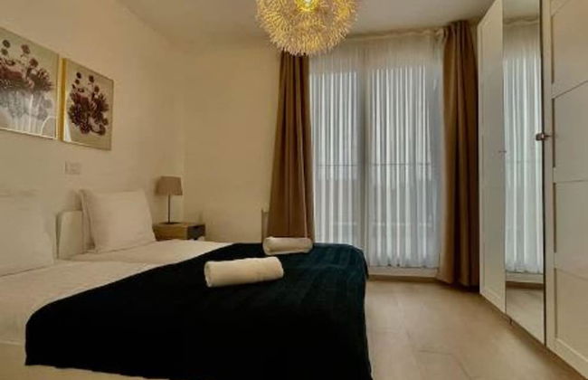 Modern 1BR Near Diamond District by Oneluxstay - Foto 11