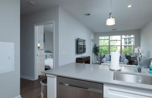 Central 1-BR Condo Assembly Row Gym & Pool Sleep 5 - Photo 6