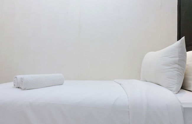 Homey And Cozy 2Br Apartment At Tamansari Panoramic - Photo 1