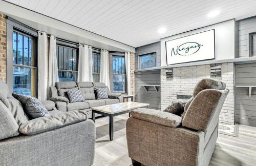 Renovated 6BR 2BA Minutes from Falls and Casino - Photo 1