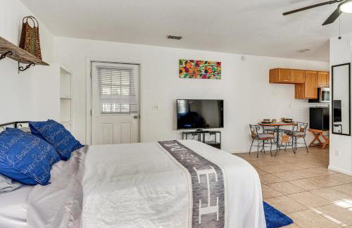 Wooded Couples Retreat with Lanai in Interlachen - Photo 12