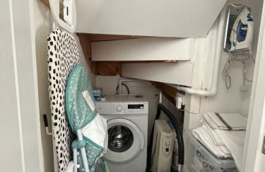 Briants, for Families & Contractors - Free Parking - Photo 41