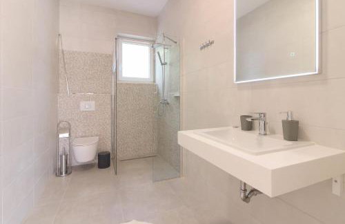 New modern villa Gogo with private pool near the beach and town of Pula by WiiBuk - Foto 16