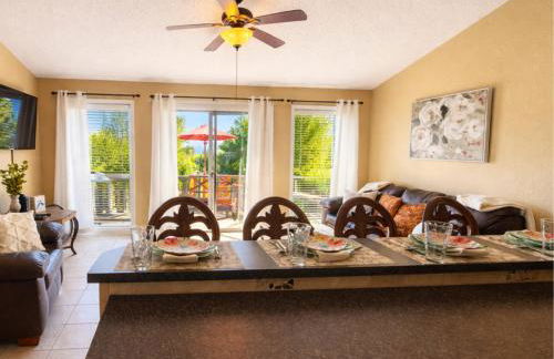 Sunshine and Roses Lakefront 1 Bed and 1 Bath Condo - Foto 10