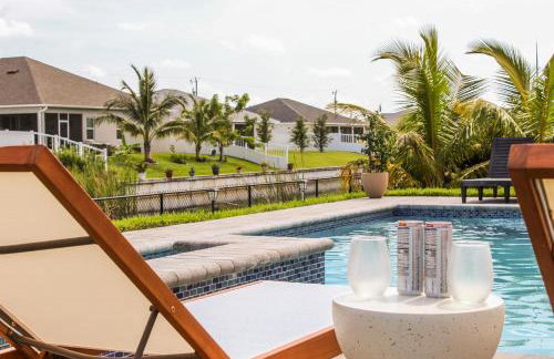 Luxurious Waterfront Home with Heated Pool and Jacuzzi - Foto 36