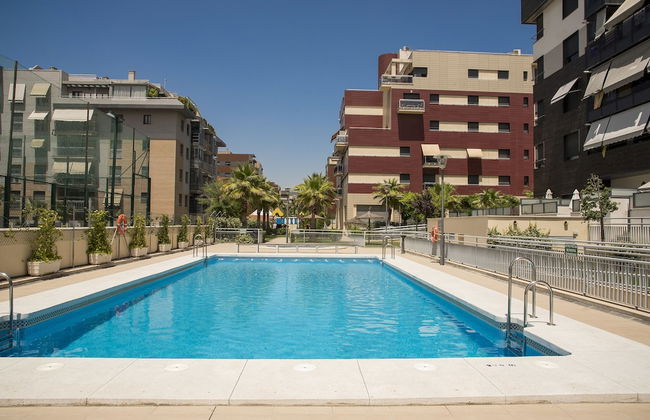 EnjoyGranada LUJO Piscina y Parking - Foto 1