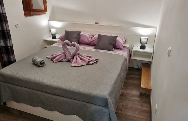 M & J Central Suites - Photo 16