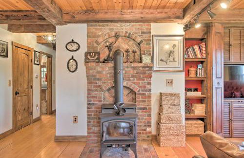 Timeless Red Sox Retreat with Scenic Mountain Views! - Foto 5